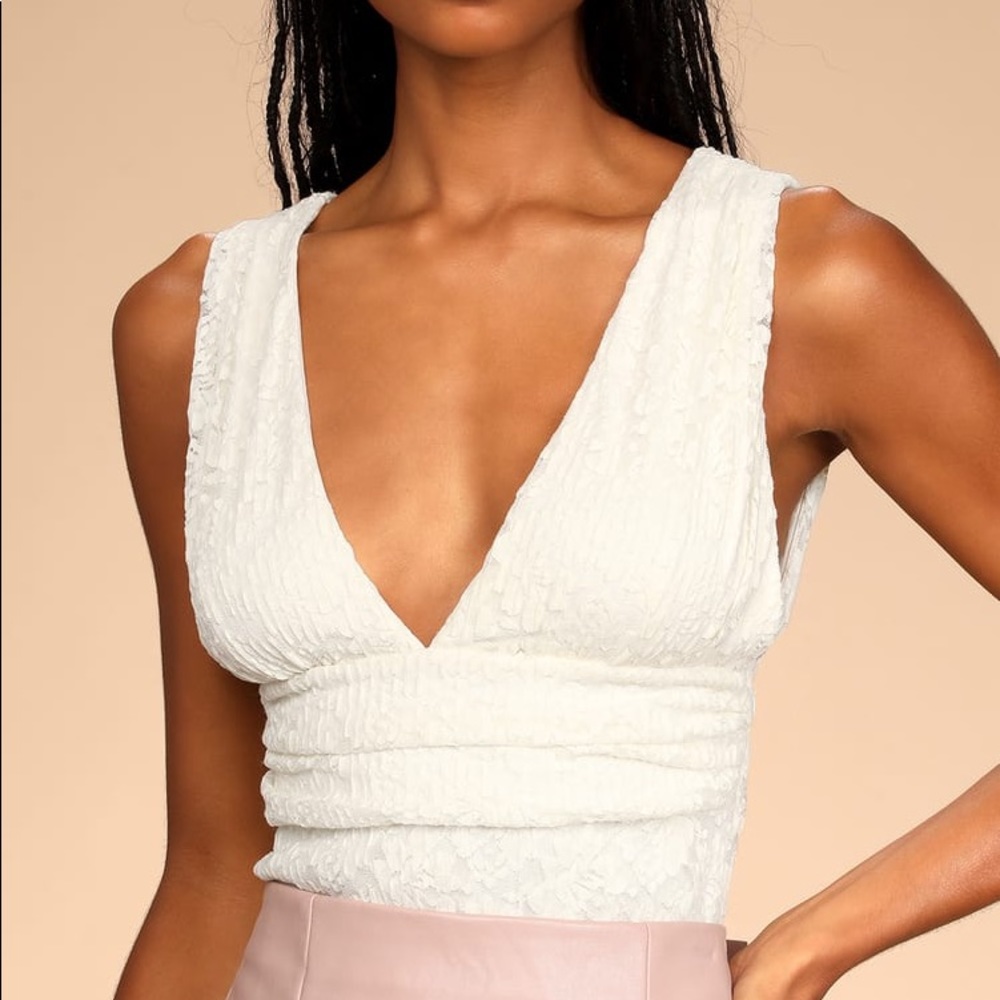 NWT. Sweetest Romance Ivory Lace Sleeveless Bodysuit. XS